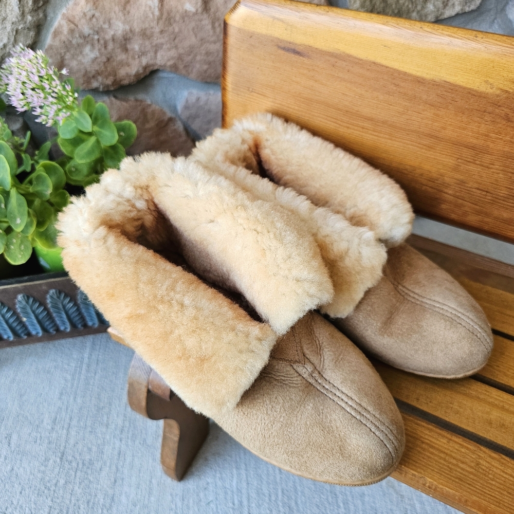 Vintage Minnetonka Women’s Sheepskin Leather Ankle Booties Golden Tan Fur Size 6